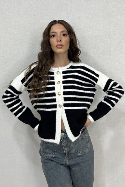 DÜĞME DETAY ÇİZGİLİ TRİKO HIRKA